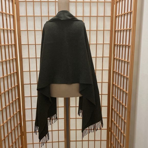 Ann Taylor Shaw Wrap. Like New - Picture 2 of 5